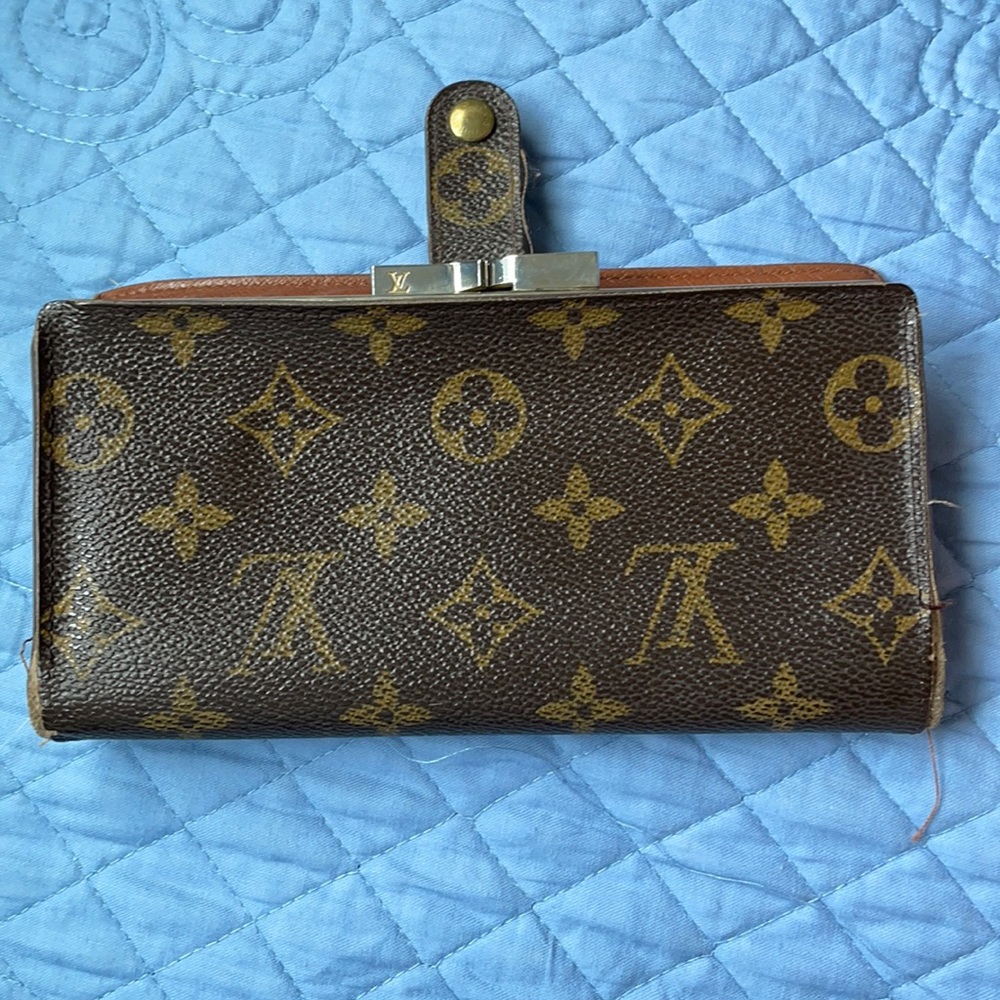 Leather in fairly decent. Has some tears.